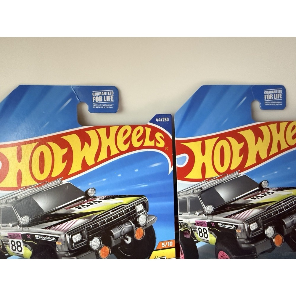 2025 HOT WHEELS {{ ZAMAC }} 1988 JEEP WAGONEER   Bent Top Hanger FREE SHIPPING! - Picture 2 of 4